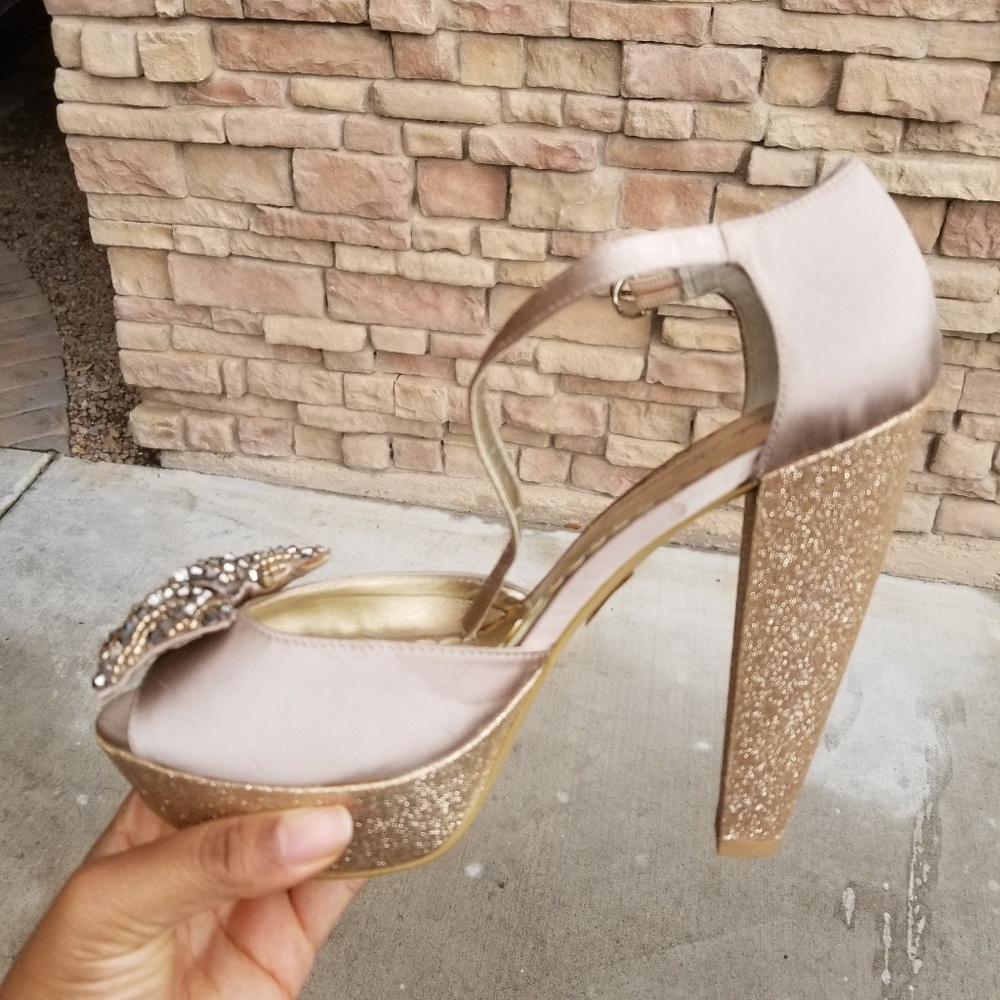 Heels - Picture 5 of 6